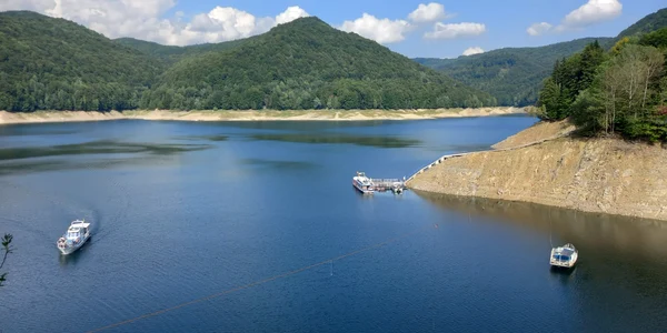 lacul vidraru pe jumatate secat jpg