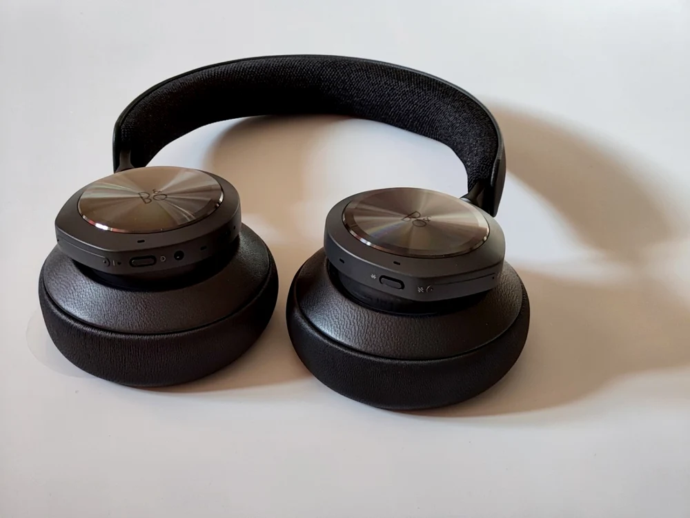 Căşti de gaming wireless Bang & Olufsen Beoplay Portal PC PS. FOTO Adrian Pogîngeanu