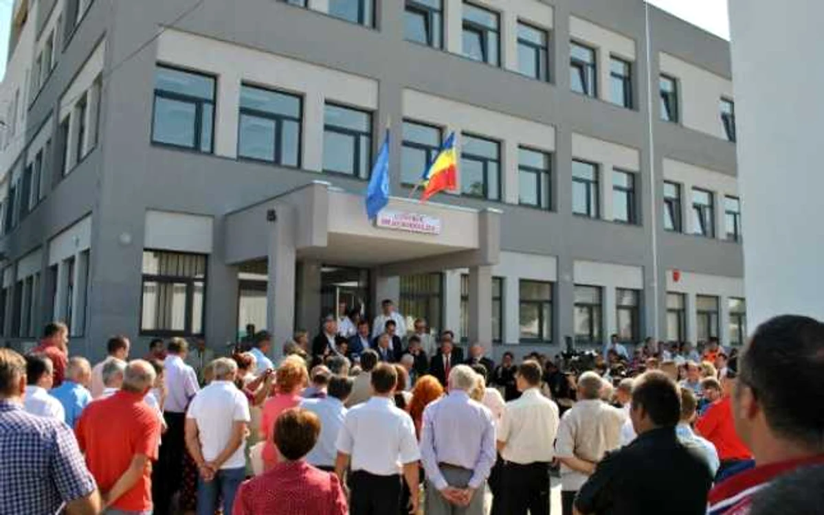 ANI a pus tunurile pe Spitalul Judeţean din Târgovişte. Foto: gazetadambovitei.ro