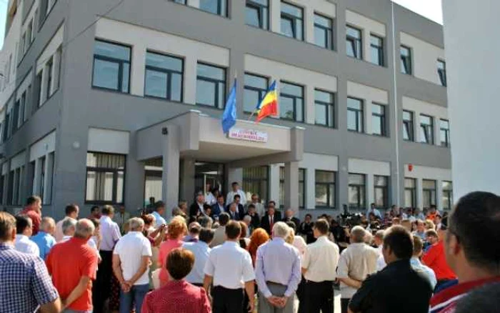 ANI a pus tunurile pe Spitalul Judeţean din Târgovişte. Foto: gazetadambovitei.ro
