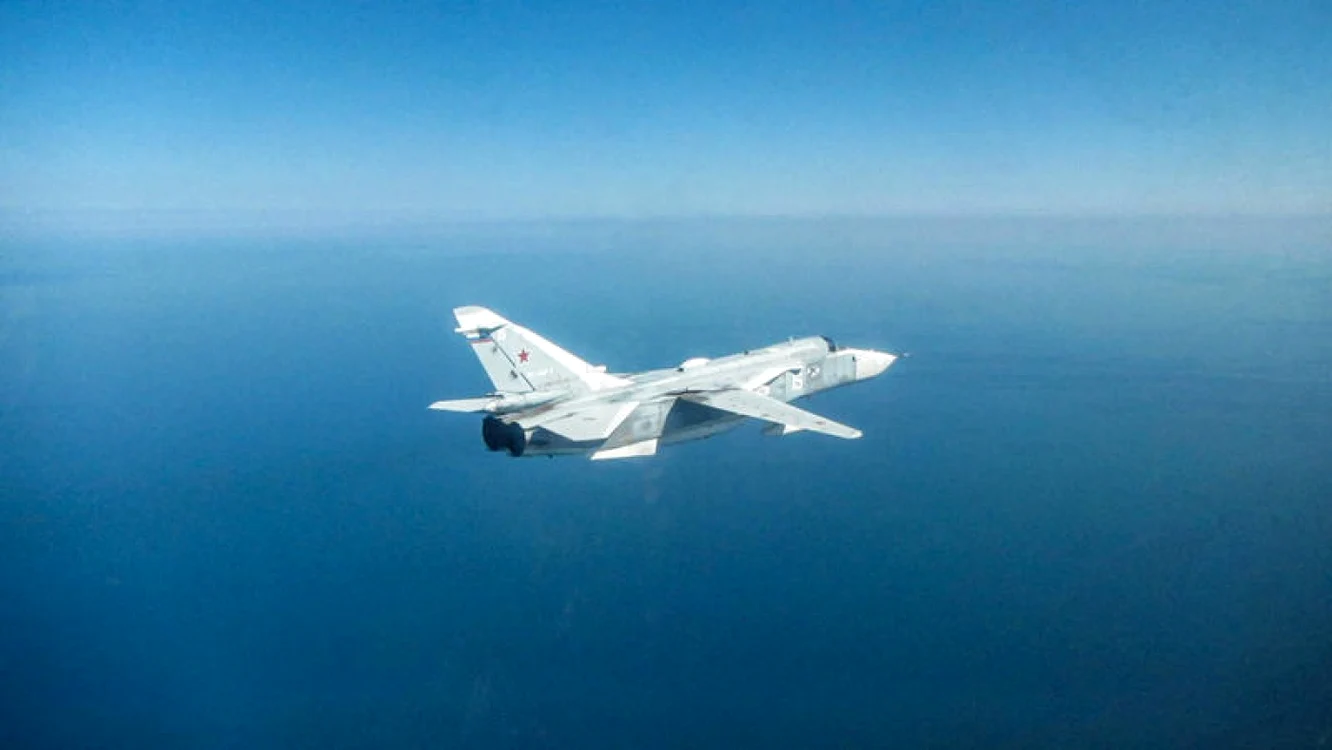 Su-24 rusesc, interceptat deasupra Mării Negre FOTO Fortele Aeriene Romane / Arhivă