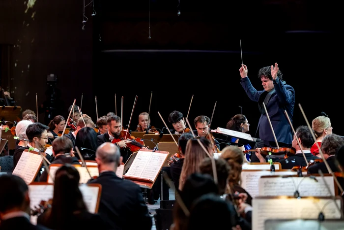 Orchestra Simfonică WDR și Cristian Măcelaru. Foto Andrei Gindac