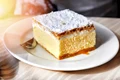 Cremsnit cu frisca  Sursa foto shutterstock 1063592393 jpg