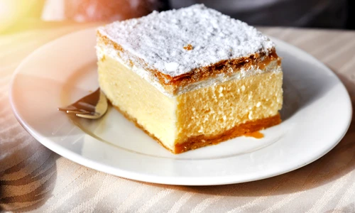 Cremsnit cu frisca  Sursa foto shutterstock 1063592393 jpg