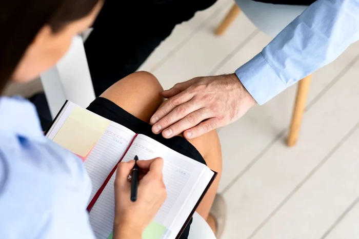 Un profesor de limba engleză din județul Galați a fost reținut de polițiști.