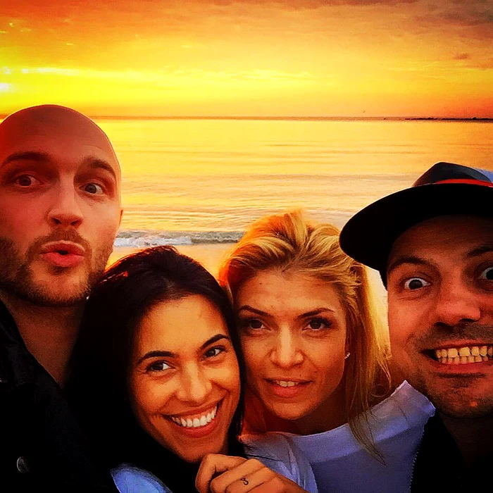 
    Dan Badea şi noua lui cucerire s-au distrat pe plajă de 1 maifoto: arhiva personală  