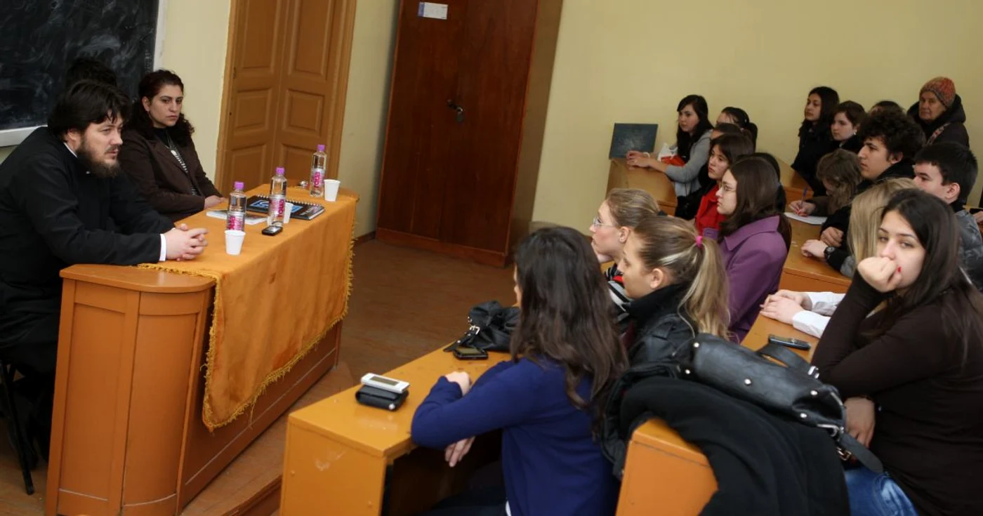 Prima întâlnire a fost găzduită de Colegiul Naţional Constantin Brătescu