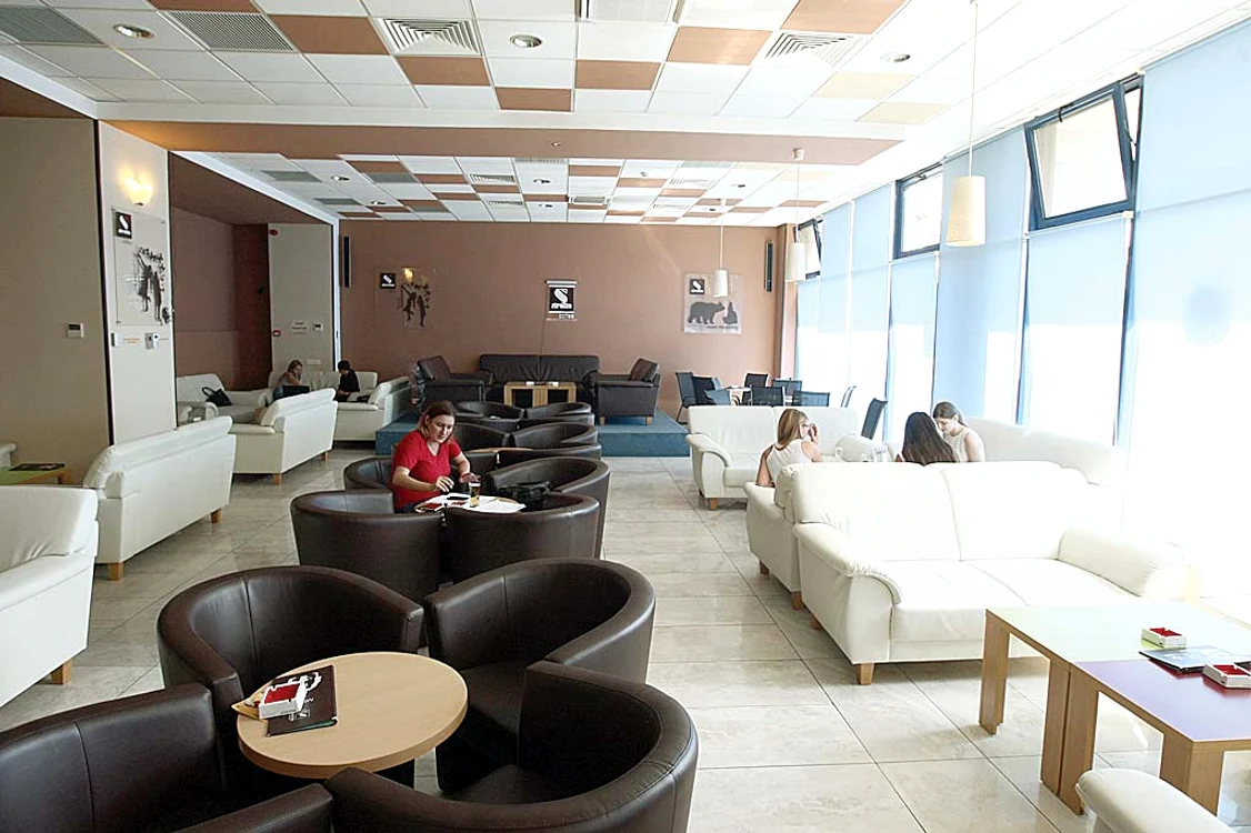 Cafeneaua e una dintre locurile preferate de studenţi