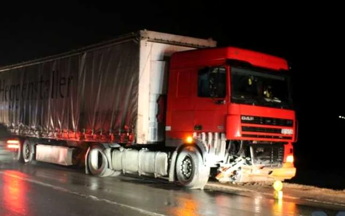 Şoferul inculpat a condus un autocamion şi a pătruns pe contrasens