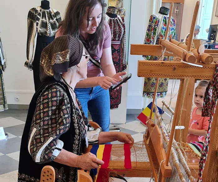 Viorica Olivotto e maestră în arta țesutului. FOTO Școala Populară de Arte si Meserii Pitești