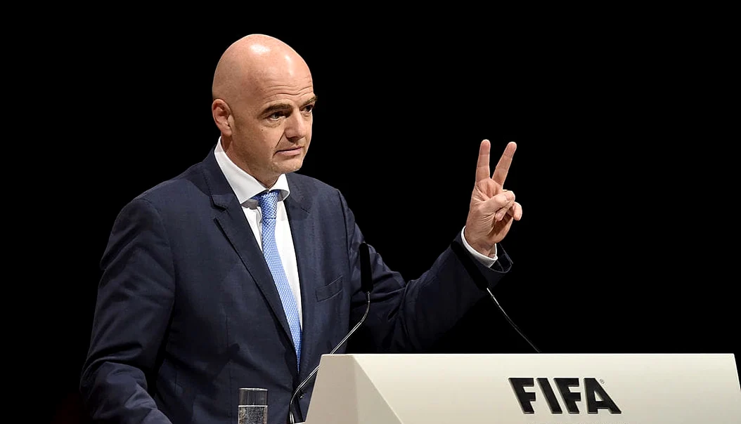 Gianni Infantino, acuzat că pune banii înaintea sănătății jucătorilor. Foto Facebook