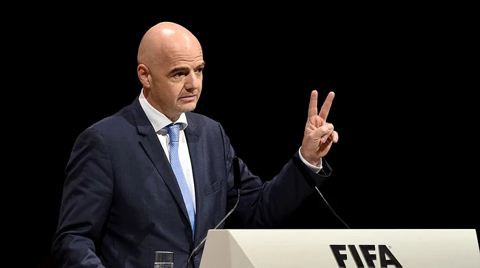 Gianni Infantino și-a luat adio de la Mircea Lucescu. Foto Getty images