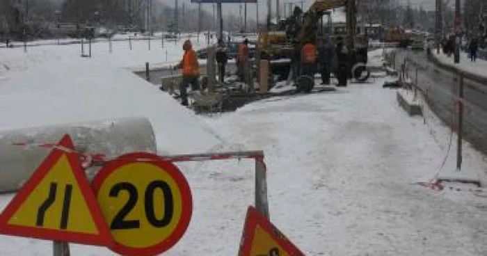 Asfaltarea străzilor din oraş e întârziată de vreme şi de lucrări