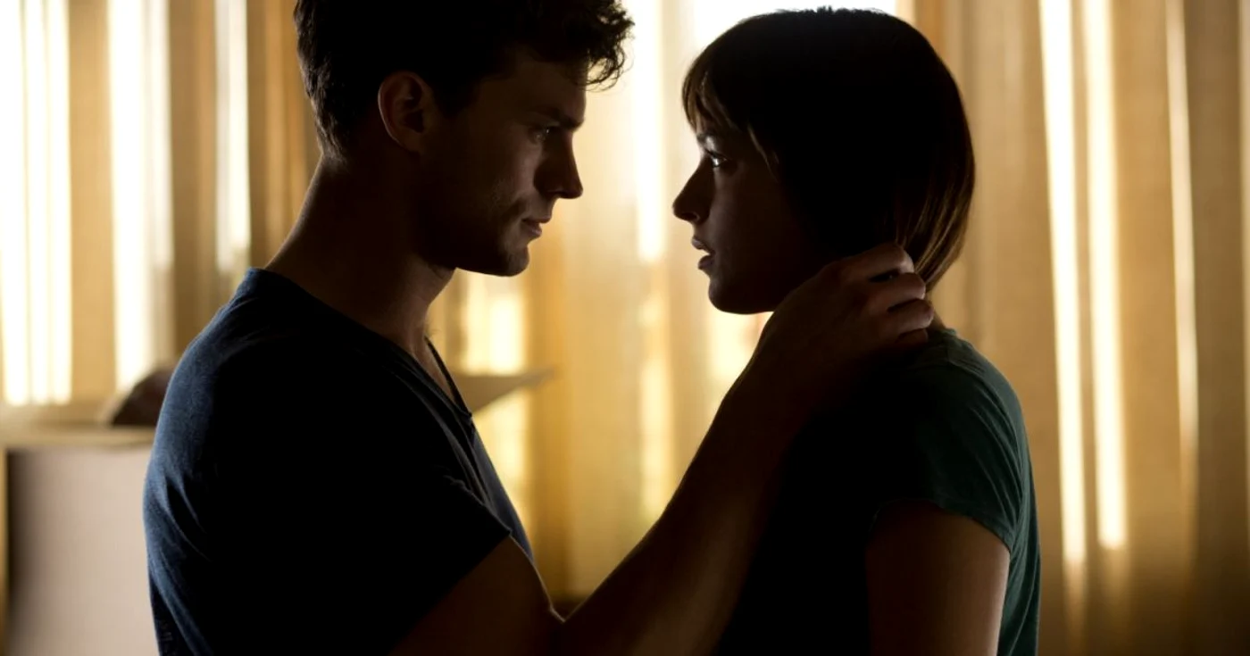 Lungmetrajul „Fifty
Shades of Grey“ prezintă aventurile erotice ale miliardarului
Christian Grey alături de studenta Anastasia Steele FOTO
cinemagia.ro