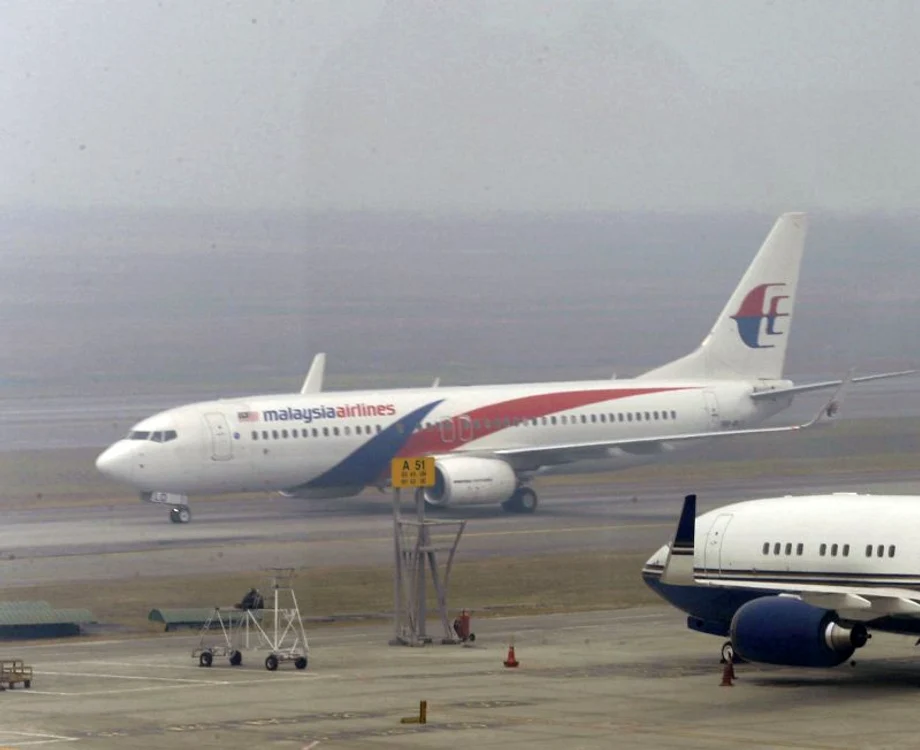 
    Avionul a aterizat de urgenţă în Hong Kong. (Foto: Reuters)  