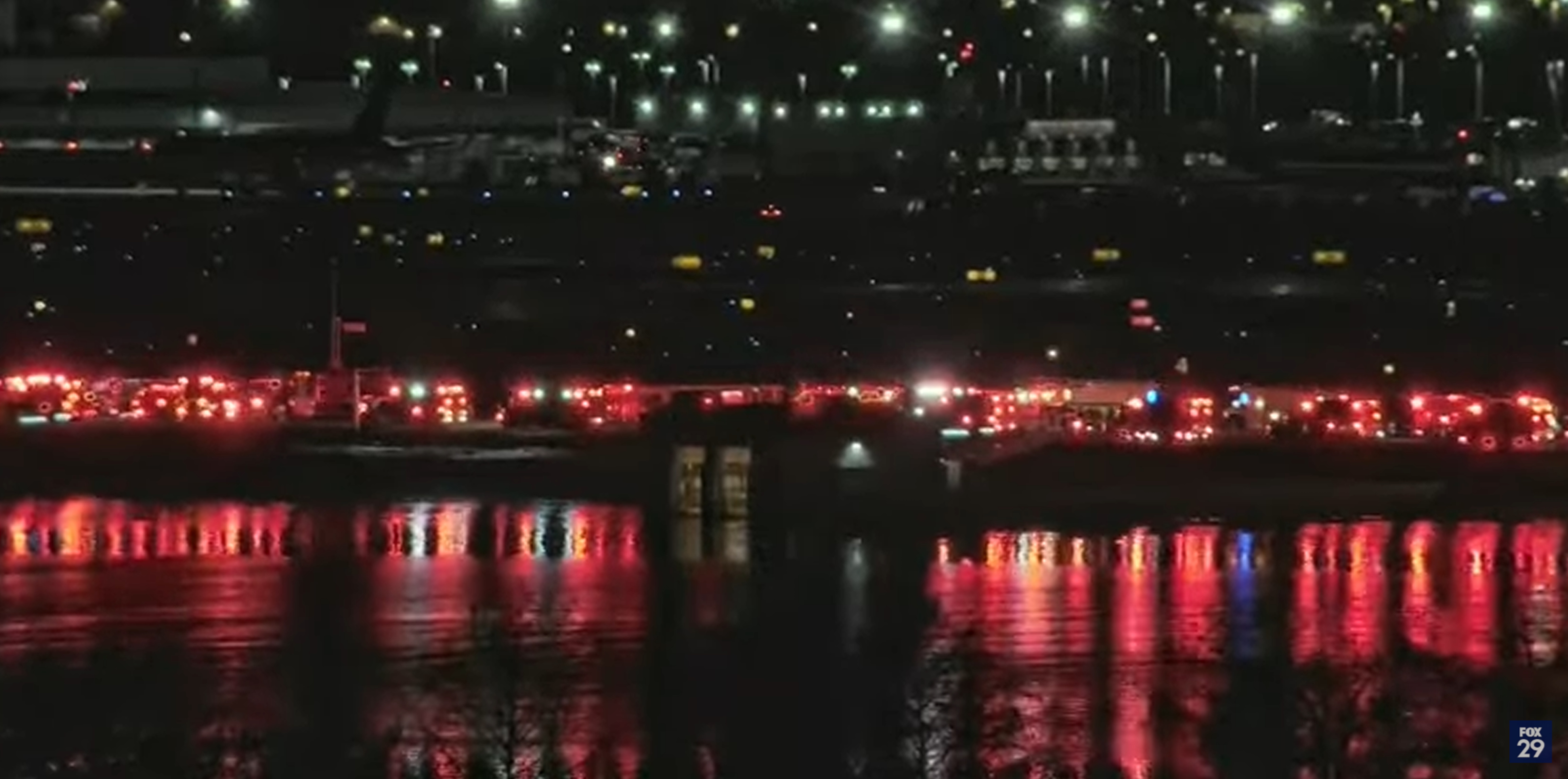 O aeronavă și un elicopter s-au ciocnit, prăbușindu-se în râul Potomac FOTO: arhiva