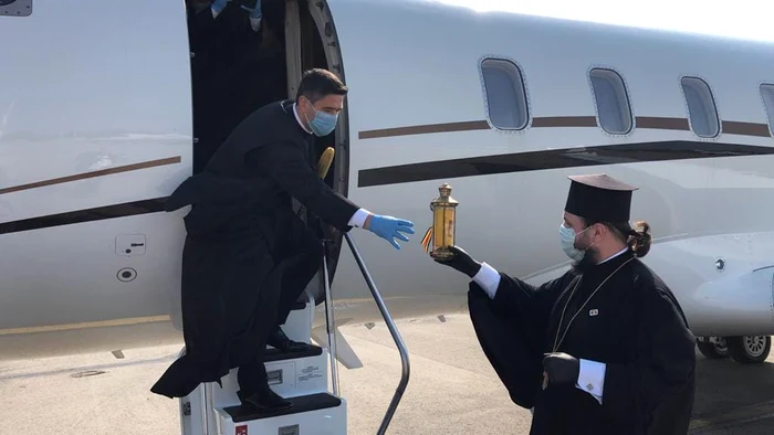 Lumina Sfântă a fost preluată pe aeroportul din Ierusalimfoto: T.A.