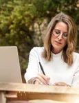 Menopauza ÔÇô un subiect prea put╠ªin discutat i╠én Roma╠énia jpg