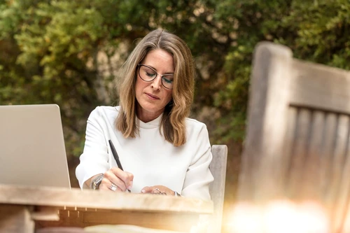 Menopauza ÔÇô un subiect prea put╠ªin discutat i╠én Roma╠énia jpg