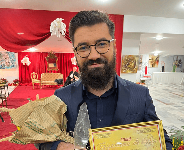 Preotul care a câștigat trofeul Crizantema de Aur: „Mi se cere să cânt piesa «Galbenă gutuie» și în mijlocul anului“ VIDEO 