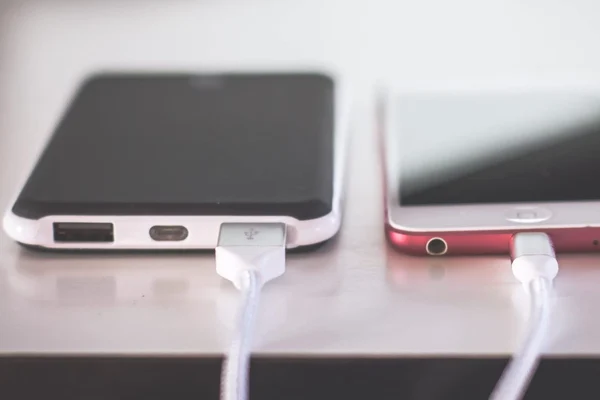Bateria cu sulf de litiu ține un telefon încărcat până la cinci zile