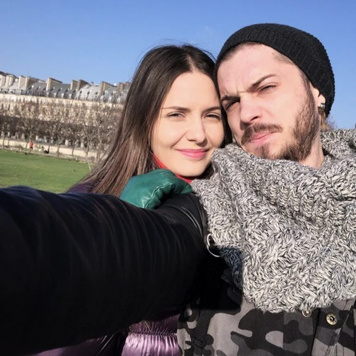 Alexandra şi Alex se bucură de povestea de dragoste pe care o trăiesc şi călătoresc ori de câte ori au ocazia