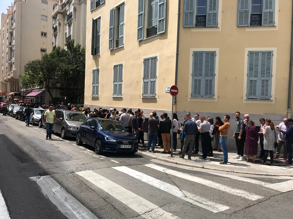 Românii au de așteptat cel puțin două ore ca să voteze la Nisa