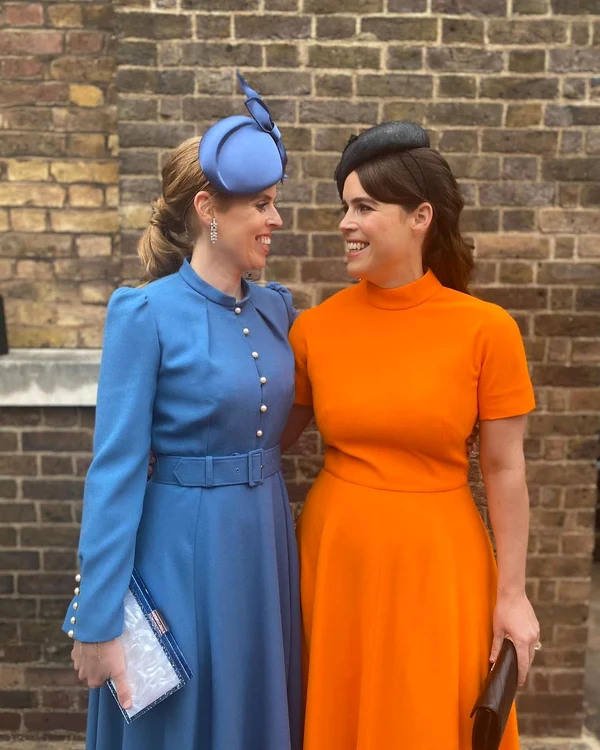 Prințesa Beatrice de York și Prințesa Eugenie (sursa foto Instagram)