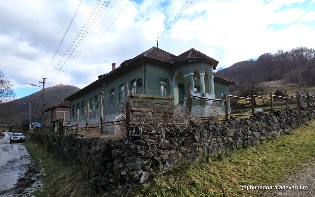 Vechiul cinematograf din satul Ruda Brad. Foto Daniel Guță. ADEVĂRUL
