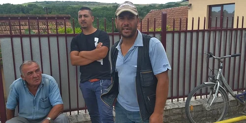 Săteni din Pâclişa revoltaţi că autorităţile nu fac nimic pentru relocarea ursului agresiv 