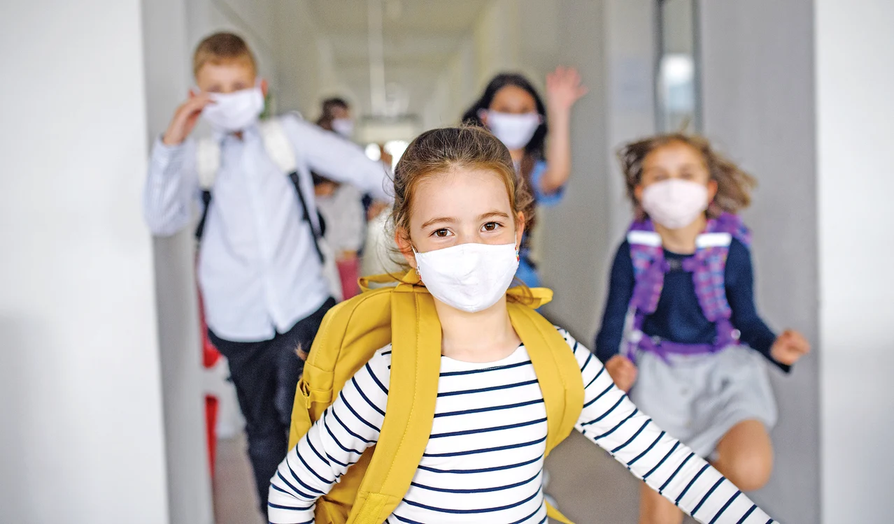 Ministerul Educaţiei recomandă purtarea măştii în şcoli