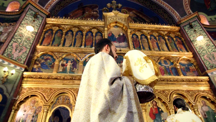 Hoțul a furat veșmintele unui preot