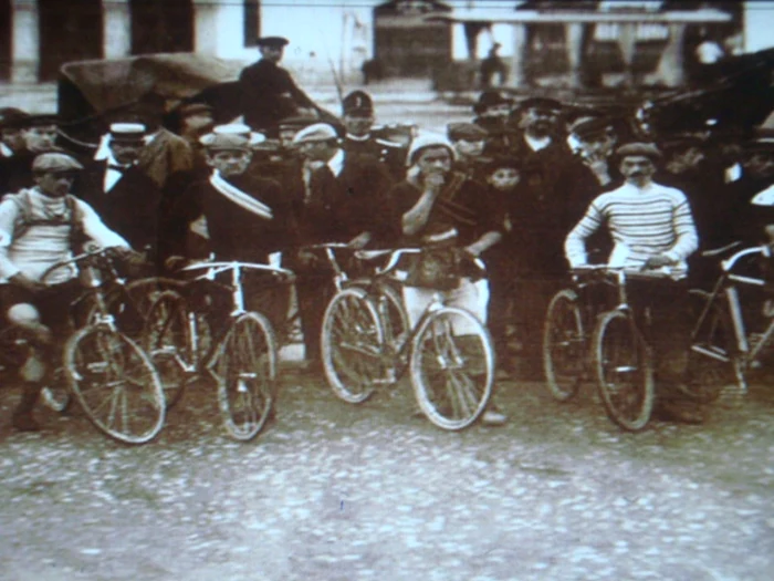 Cursă ciclistică la Focşani  FOTO: Arhivele Naţionale-Filiala Vrancea