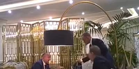Dodon filmat in timp ce primea o punga cu bani din partea lui Plahotniuc Captura YouTube