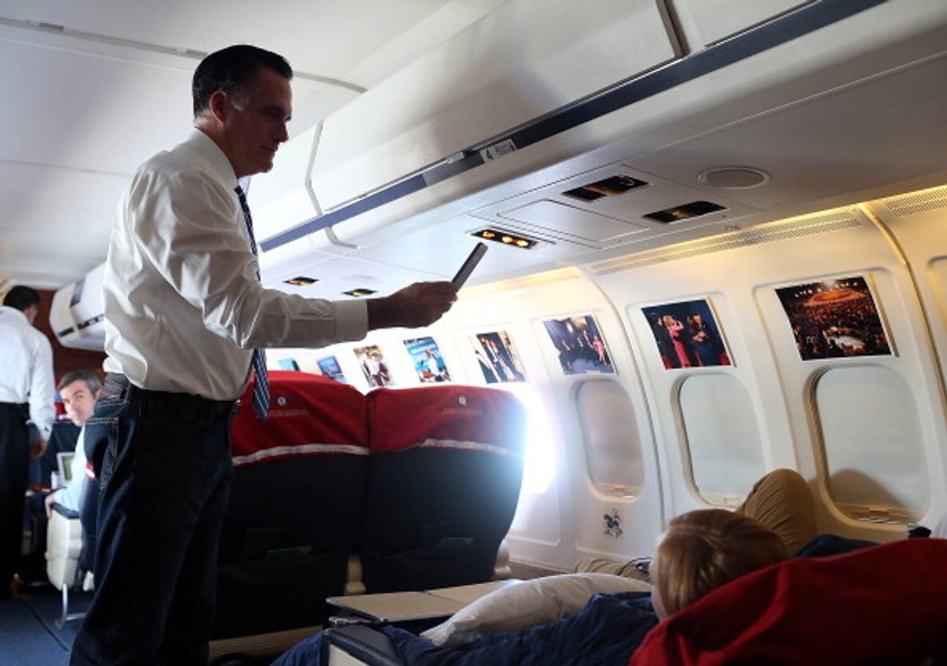Ce se întâmplă dacă nu pui telefonul pe modul avion în timpul zborului. Avertismentul unui pilot: „Nu este sfârșitul lumii, dar este destul de enervant”