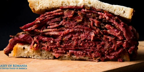 pastrami sandwich   Foto Ambasada României în Statele Unite ale Americii jpg