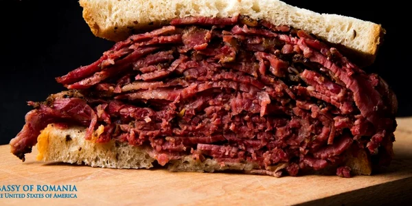 pastrami sandwich   Foto Ambasada României în Statele Unite ale Americii jpg