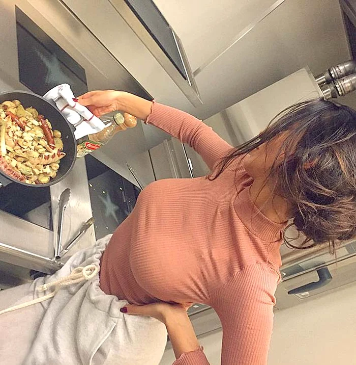 
    Actriţa ştie  că dragostea  trece prin  stomacfoto: arhivă personală  