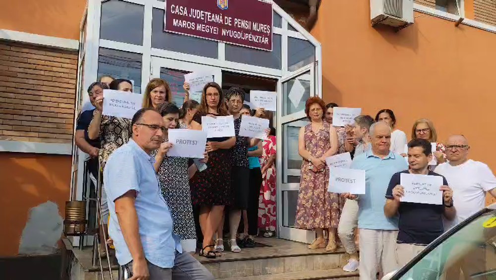 Protestele continuă la Casele de Pensii. Manifestații au loc și în fața mai multor ministere