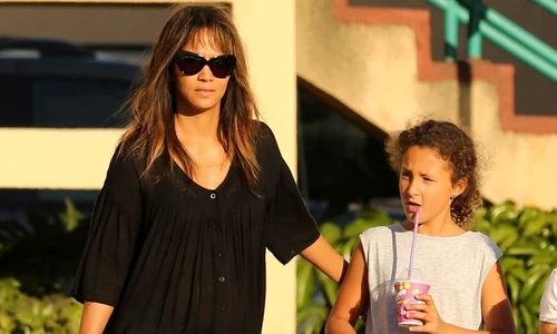 *EXCLUSIVE* Halle Berry and her daughter Nahla enjoy a day out together with friends jpeg