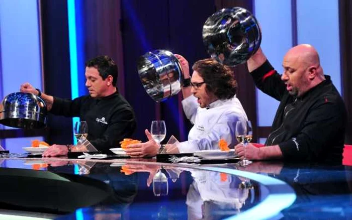 Florin Dumitrescu, Sorin Bontea şi Cătălin Scărlătescu au dat startul competiţiei „Chefi la cuţite“, la Antena 1 FOTO Antena 1