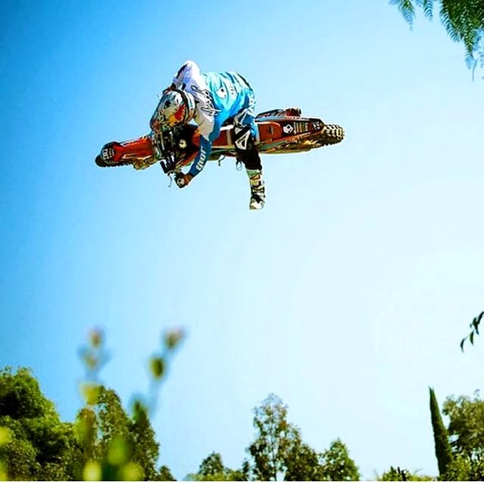 Robert Maddison, unul dintre oamenii care pot face cele mai tari sarituri cu motocicleta foto: facebook