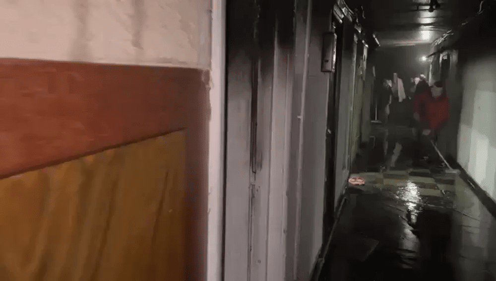 Incendiu într-un bloc din Craiova. 60 de oameni au fost evacuați VIDEO