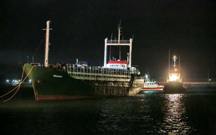 Nava Ezadeen a fost părăsită la 130 de kilometri de coastele Italiei FOTO AP