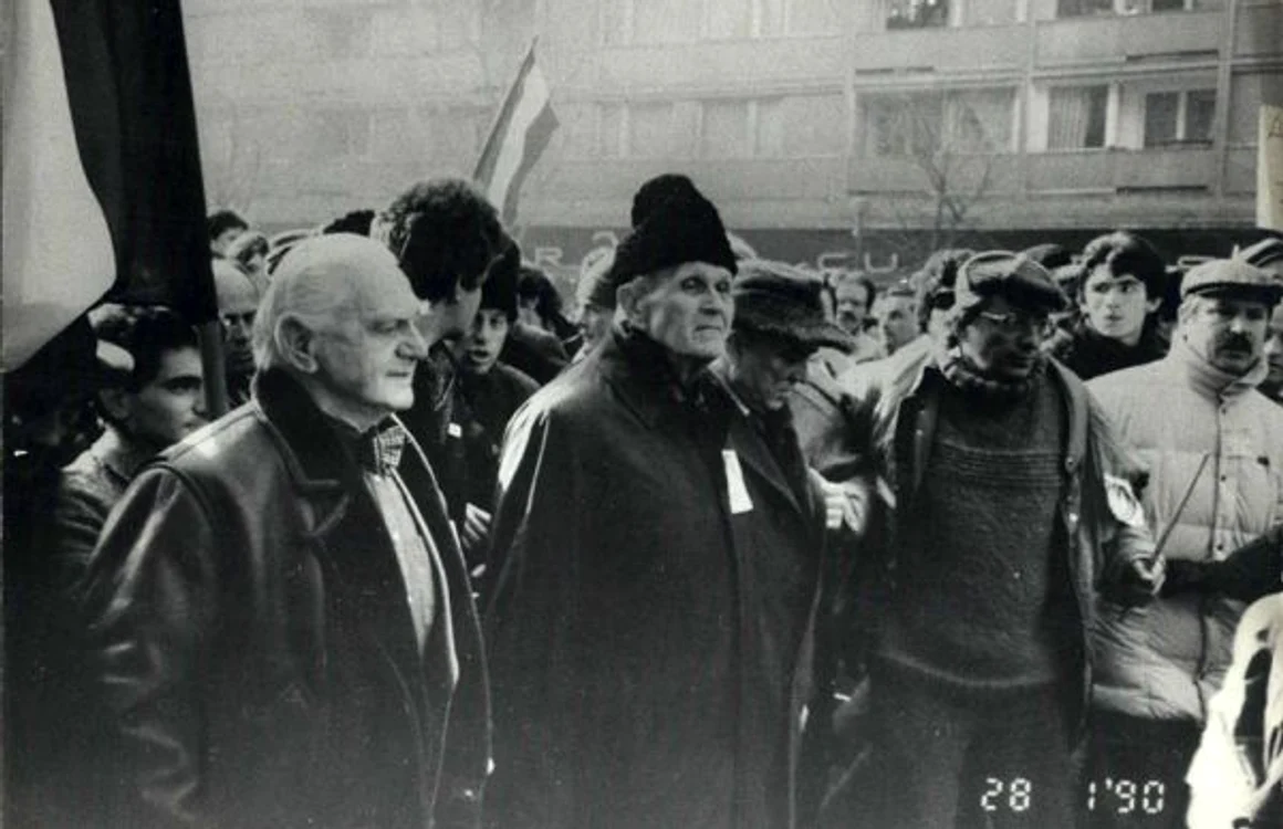 Prima manifestaţie liberă de după Revoluţie Arhivă Fundaţia Corneliu Coposu