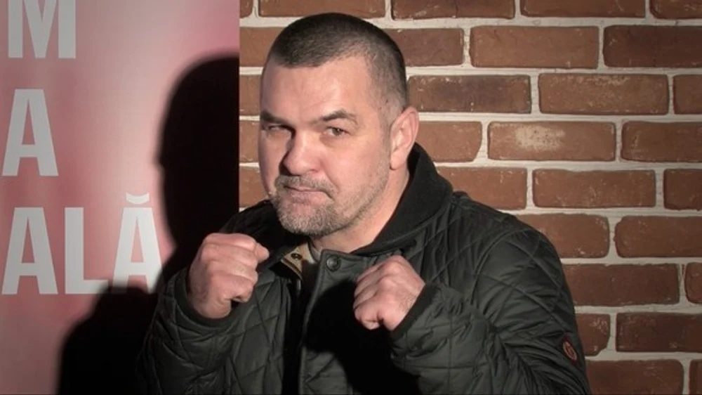 Leonard Doroftei le-a aplicat o directă în bărbie celor care îl acuză că s-a vândut Armatei. Fostul campion mondial și-a motivat alegerea