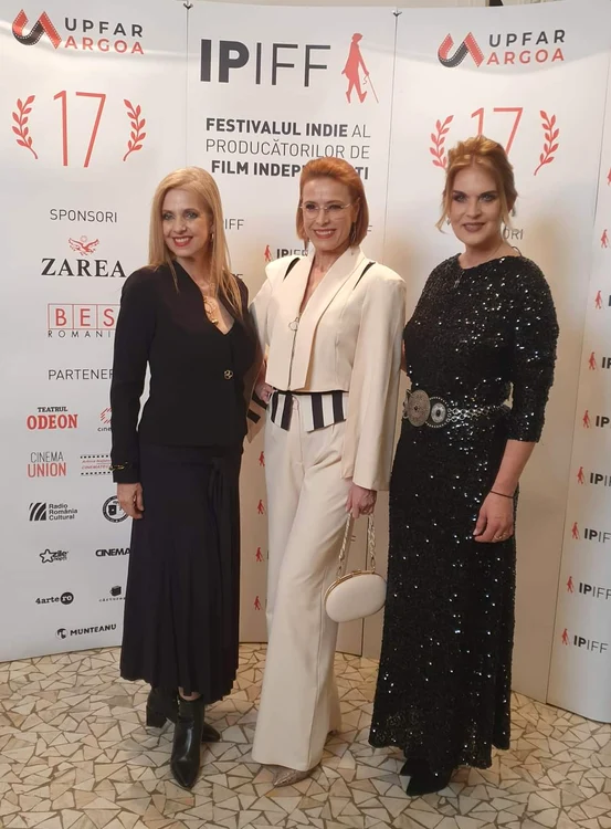 Bianca Brad alaturi de Monica Davidescu si Manuela Harabor