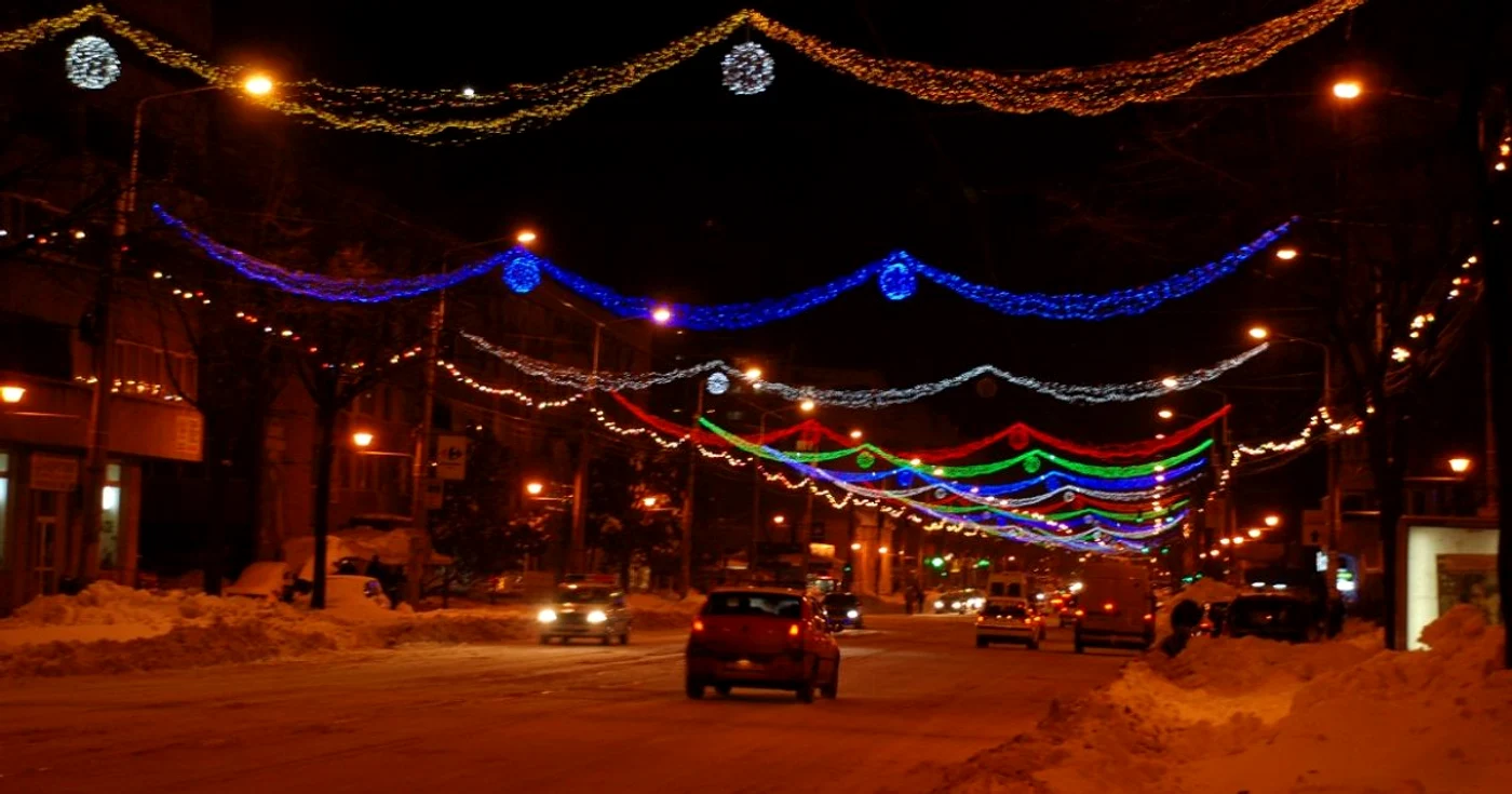 Luminițe de sărbători pe Calea Călărașilor Foto: ARHIVĂ