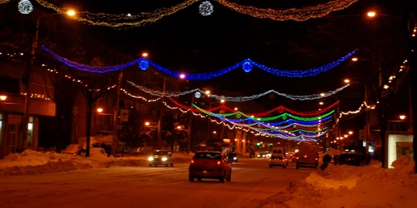 Luminițe de sărbători pe Calea Călărașilor Foto: ARHIVĂ
