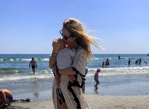 2 flavia mihasan copil plaja 2 jpg jpeg